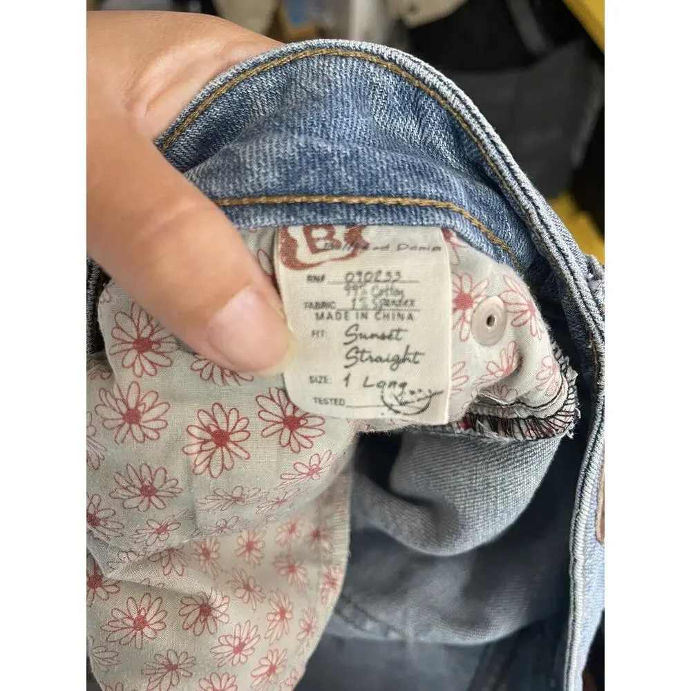 B Bullhead Size 1 Long Short Distressed Light Wash Denim‎ Jean Bermuda Shorts